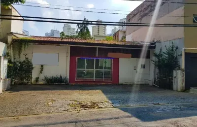Casa comercial 260m², recepção, 03 salas, 02 banheiros e 03 vagas na garagem.    excelente localização entre as ruas doutor tomás carvalhal, achilles