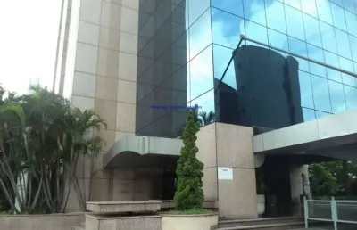 Laje comercial 1.550m², 10 banheiros e 42 vagas na garagem.   condomínio com recepção e segurança 24 hrs.  excelente localização