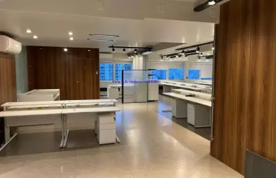 Laje comercial semi mobiliado 218m², 03 banheiros e 01 copa.  condomínio com recepção e segurança.
