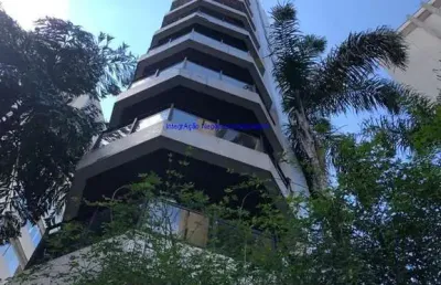 Apartamento 130m², 03 dormitórios ( sendo 01 suite) 03 banheiros e 02 vagas na garagem.  condomínio com portaria, segurança 24hrs, jardim, piscina