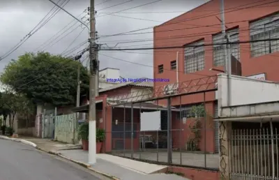Galpão 400², com dois pavimentos, cada um possui 200m², 05 banheiros e 02 vagas na garagem.    excelente localização