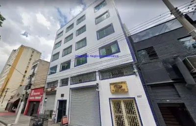 Apartamento 42m², 02 dormitórios e 01 banheiro.    condomínio com portaria.  excelente localização á 8 minutos andando para a estação do metrô júlio p