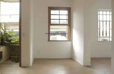 Apartamento 83m², 02 dormitórios com 03 reversível e 01 banheiro,   condomínio com portaria.   excelente localização.