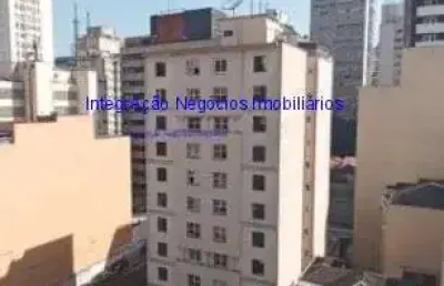 Condomínio com zelador, portaria e segurança.  excelente localização á 5 minutos andando para a estação do metrô consolação;