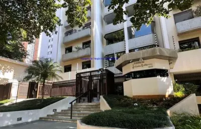 Apartamento 391m², 04 dormitórios (sendo 02 suítes), 05 banheiros e 04 vagas na garagem.    condomínio com portaria, segurança 24hrs, piscina.