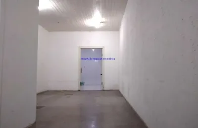 Sobrado residencial somente a parte de cima com 120m², 04 dormitórios e 02 banheiros.  excelente localização á 4 minutos andando para a estação