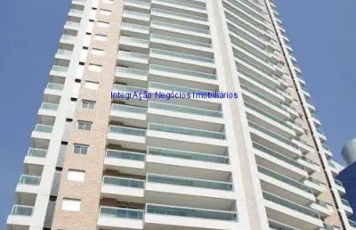 Apartamento 245m², 04 dormitórios (sendo suítes), 05 banheiros e 04 vagas na garagem.   condomínio com portaria, segurança 24hrs, piscina aquecida.
