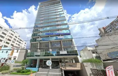 Conjunto comercial 37,02m², 01 banheiro e 01 vaga na garagem.    condomínio recepção e segurança 24hrs.   excelente localização entre as ruas dos