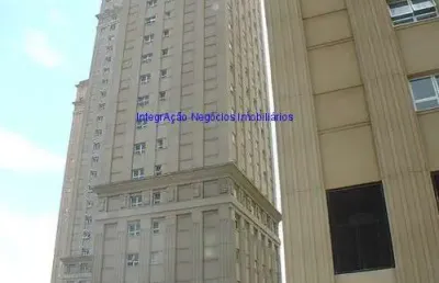 Apartamento cobertura 702,79m², 04 dormitórios (sendo suítes), 05 banheiros e 06 vagas na garagem.  condomínio com portaria, segurança 24hrs, piscina
