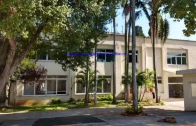 Prédio comercial 5000m², 14 salas, 08 banheiros e 40 vagas na garagem   excelente localização entre as alamedas dos quinimouras, sorimãs e avenida