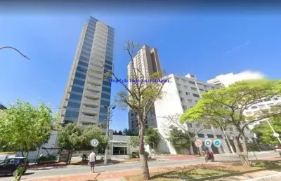Conjunto comercial 37m², 01 banheiro e 01 vaga na garagem.  condomínio com recepção e segurança 24hrs.  excelente localização.