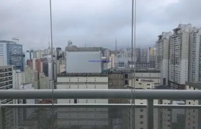 Apartamento cobertura 80m², 01 dormitório, 01 banheiro e 01 vaga na garagem.  condomínio com portaria, segurança 24hrs, piscina, salão de festa,