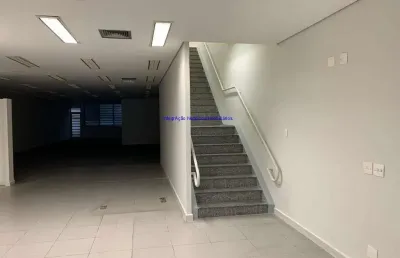 Loja 557m², 03 banheiros.  excelente localização á 5 minutos andando para a estação do metrô república; entre a rua do boticário, largo do paissandu
