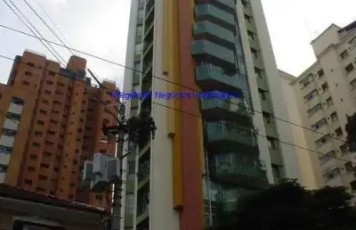 Apartamento 220m², 04 dormitórios (sendo suítes), 05 banheiros e 03 vagas na garagem.  condomínio com portaria, segurança 24hrs, piscina, salão de fes