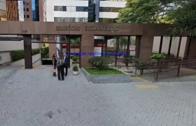 Conjunto comercial 200m², com 03 banheiros e 05 vagas na garagem.  condomínio com recepção e segurança 24hrs.  excelente localização