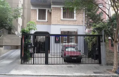 Casa comercial 252m², 07 salas, 07 banheiros e 02 vagas na garagem.  excelente localização á 8 minutos andando para a estação do metrô higienópolis