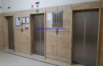 Conjunto comercial 100m², 02 banheiros.   condomínio com recepção e segurança 24hrs.  excelente localização á 2 minutos andando para a estação