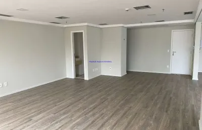Conjunto comercial 50m², 02 banheiros e 02 vagas na garagem.  condomínio com recepção e segurança 24hrs.  excelente localização