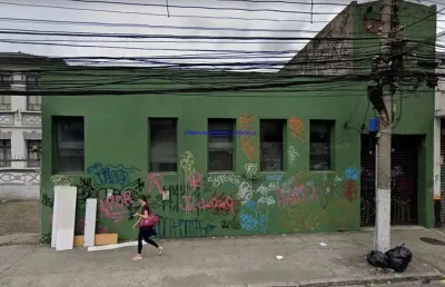 Galpão 980m², vão com possibilidade de divisão com 04 banheiros.  excelente localização á 3 minutos andando para a estação do metrô faria lima;