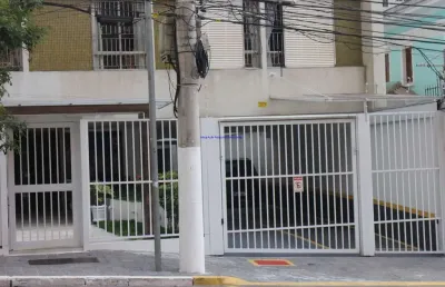 Condomínio com portaria e segurança.  excelente localização entre as ruas itapicuru, doutor alberto torres e paraguaçu.