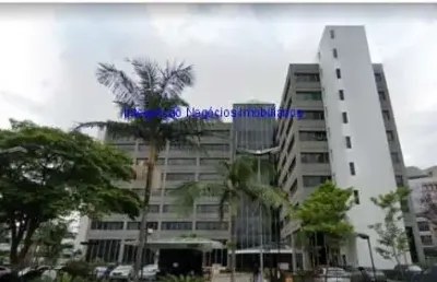 Conjunto comercial 526m², 9 banheiros e 16 vagas na garagem.  condomínio com recepção e segurança 24hrs.  excelente localização
