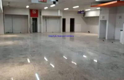 Loja 378m², 03 banheiros.  excelente localização á 10 minutos andando para a estação do metrô são joaquim; entre as ruas rui barbosa e treze de maio.