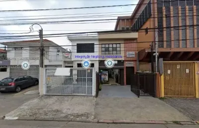 Sobrado 220m², 08 salas, 02 banheiros e 02 vagas na garagem.  excelente localização á 9 minutos andando para a estação do metrô são judas;