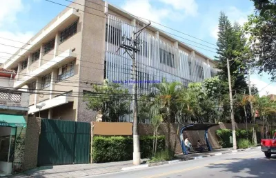 Prédio comercial 8.813m², 06 banheiros e 11 vagas na garagem.  excelente localização entre as ruas tanque velho, roque de paula monteiro e dom meinolf