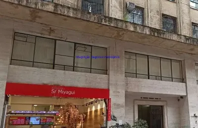 Conjunto comercial 55m², 03 salas e 01 banheiro; a uma vaga de garagem que fica atrás da faculdade de direito ( rua riachuelo)