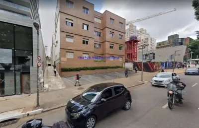 Conjunto comercial 120m², 04 salas, 02 banheiros e 01 vaga na garagem.   condomínio com recepção e segurança 24hrs.  excelente localização