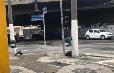 Galpão 1.196m², 01 banheiro.  excelente localização á 9 minutos andando para a estação do metrô brás; entre as ruas barão de jaguara, piratininga