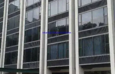 Conjunto comercial 374.80m², 07 banheiros e 08 vagas na garagem.  condomínio com recepção e segurança 24hrs.  excelente localização