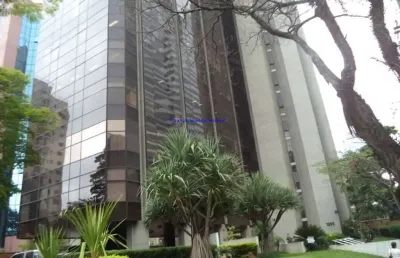 Conjunto comercial 586,65, 06 banheiros e 10 vagas na garagem.   condomínio com recepção e segurança 24hrs.   excelente localização