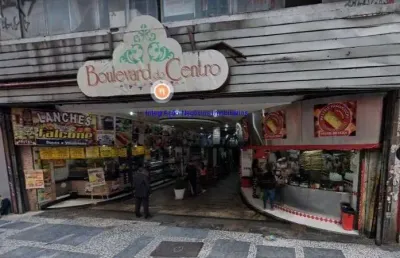 Conjunto comercial 71m², 01 banheiro.   condomínio com segurança 24hrs.  excelente localização á 3 minutos andando para a estação do metrô república;
