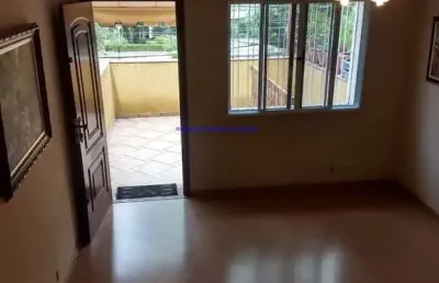 Casa sobrado 143m², 02 dormitórios, 03 banheiros, 02 salas e 03 vagas na garagem.