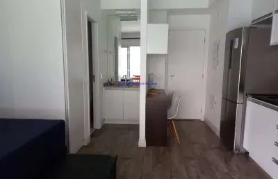Condomínio com portaria, segurança, piscina, academia, salão de festa, sauna, salão de jogos, playground, churrasqueira e quadra.