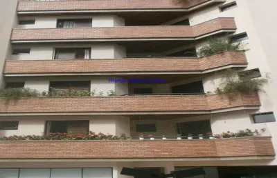 Apartamento 387m², 04 dormitórios (sendo suítes), 05 banheiros e 04 vagas na garagem.  condomínio com portaria, segurança 24hrs, piscina, sala de giná