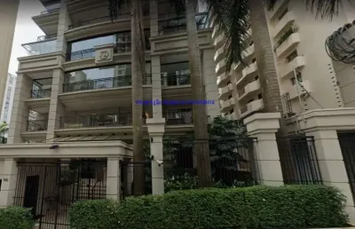Apartamento 367m², 04 dormitórios (sendo suítes), 05 banheiros e 06 vagas na garagem. o imóvel possui depósito; suítes com closet, armários, piso em m