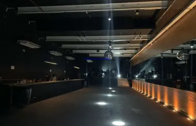 Galpão 450m², 07 banheiros.  excelente localização entre as ruas lavradio, brigadeiro galvão e avenida pacaembu; próximo da estação do metrô palmeiras