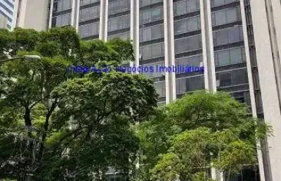 Condomínio com recepção e portaria.  excelente localização entre a rua flórida e avenida engenheiro luís carlos berrini.