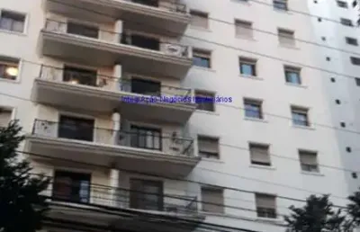 Condomínio com portaria 24hrs, salão de festa, solarium, playground e jardim.  excelente localização á 10 minutos andando para a estação do metrô
