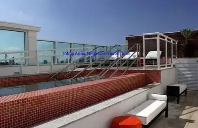 Condomínio com portaria, segurança 24hrs, piscina, salão de festas e academia.  excelente localização á 7 minutos andando para a estação do metrô
