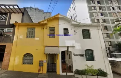 Sobrado 148m², 6 salas, 2 banheiros, cozinha, área de serviço, quintal.  excelente localização quase esquina com a rua pamplona à 2 quadras da avenida