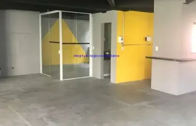 Conjunto comercial 300m², 04 banheiros, 01 copa e 03 vagas na garagem.  edifício com 11 andares, está atualmente com o vão livre pode ser alterado