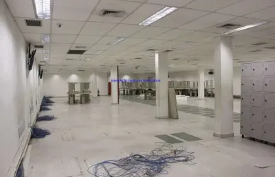 Predio 2.737m² de área útil e 3.009m² de terreno, 11 banheiro e 14 vaga na garagem. à 250m da av. marquês de são vicente (corredor de ônibus);