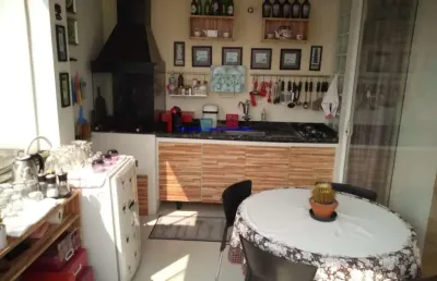 Apartamento cobertura duplex 110m², 03 dormitórios (sendo 01 suíte), 02 banheiros e 01 vaga na garagem.  condomínio com portaria, segurança 24hrs,