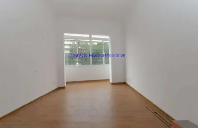 Apartamento 80m², 02 dormitórios sendo 01 suíte, 02 banheiros, escritório, sala, cozinha, área de serviço e sem vaga na garagem.