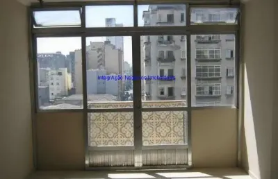 Apartamento 74m², 01 dormitório (sendo suíte) e 02 banheiros.   condomínio sem portaria.   excelente localização á 7 minutos andando para a estação