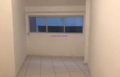 Condomínio com segurança e portaria.  ótima localização, à 1 minuto andando da estação do metrô anhangabaú.