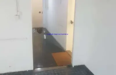 Conjunto comercial 300m², 10 salas,  duas entradas (serviço e principal), 03 banheiros e 01 vaga de garagem.   portaria 24h com funcionamento